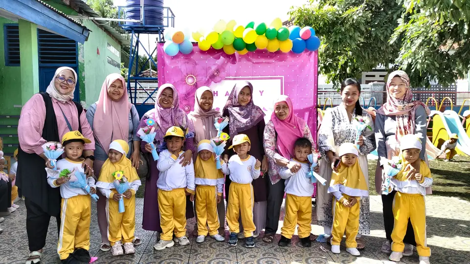 Foto bersama Kelompok Bermain