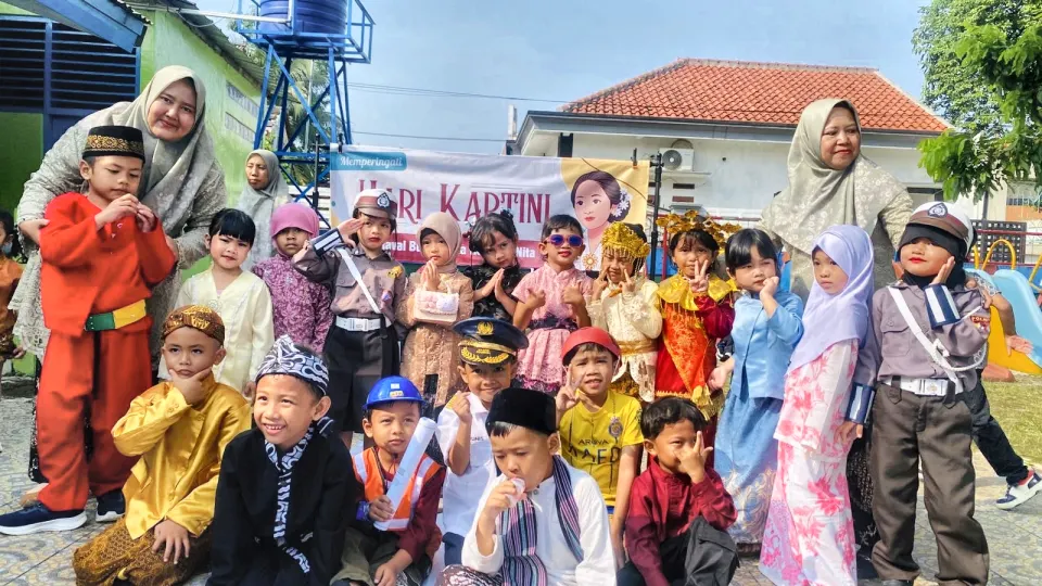 Ragam busana adat Kartini